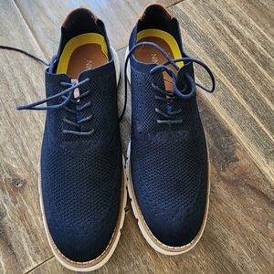 Men’s Nine West blue knit sneakers, size 11. Stylish and comfy with minor wear